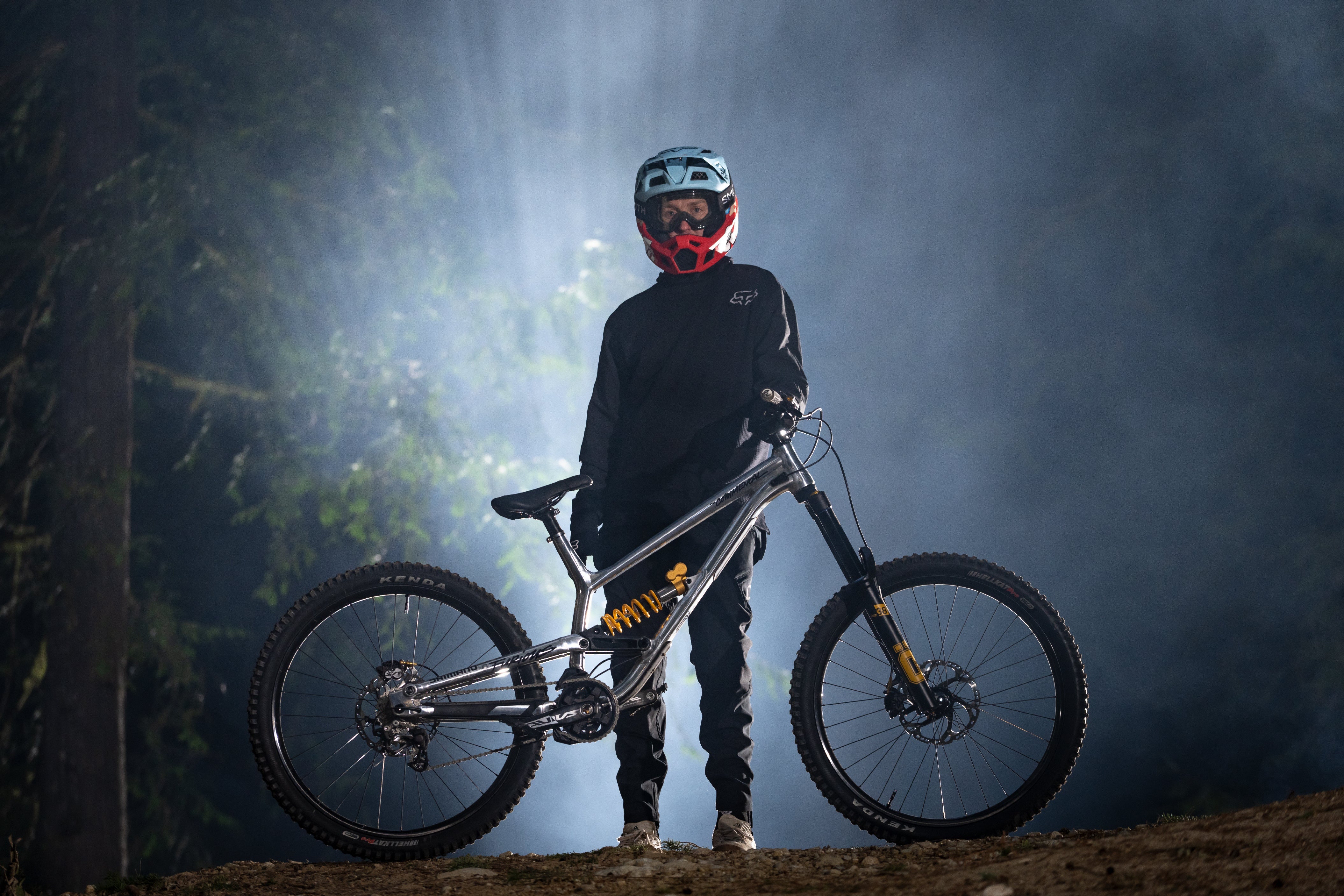 Titel Bike Check: Brett Rheeders Commencal FRS
