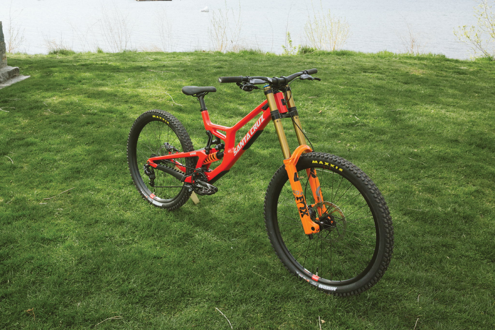 Mitarbeiterfahrten: Dylans Santa Cruz V10 Downhill-Maschine 