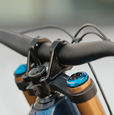 DM2 Stem black on bike 